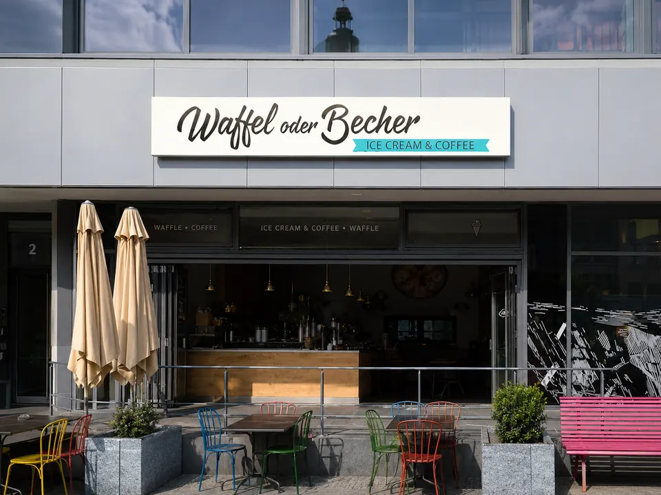 Tagesansicht der Werbeanlage Waffel oder Becher in Berlin